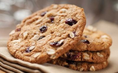 Make Raisins and Oats cookies easily at home