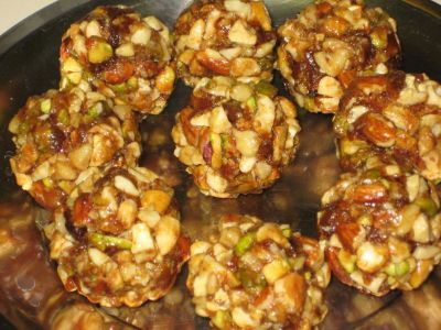 Make delicious and healthy dryfruit laddu for your kids with this easy recipe