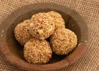 Keep sesame-jaggery laddus prepared in winter season, they are also beneficial for health