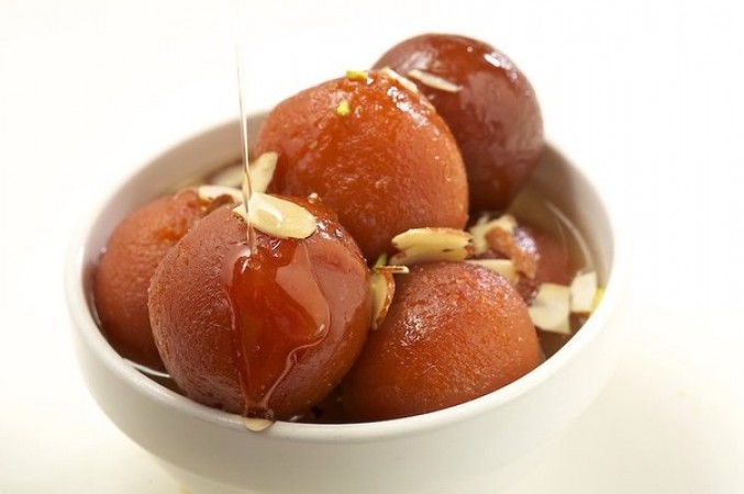 Cold or hot, how should one eat Gulab Jamun?