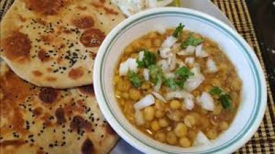 Make the yummy street food Chhole Kulche at home