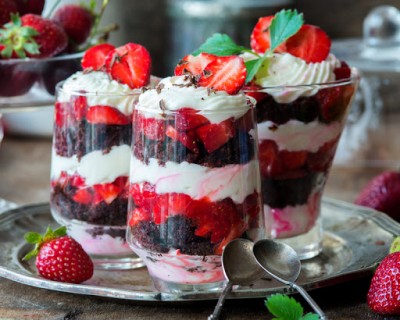 Berries and chocolate brownie trifle recipe