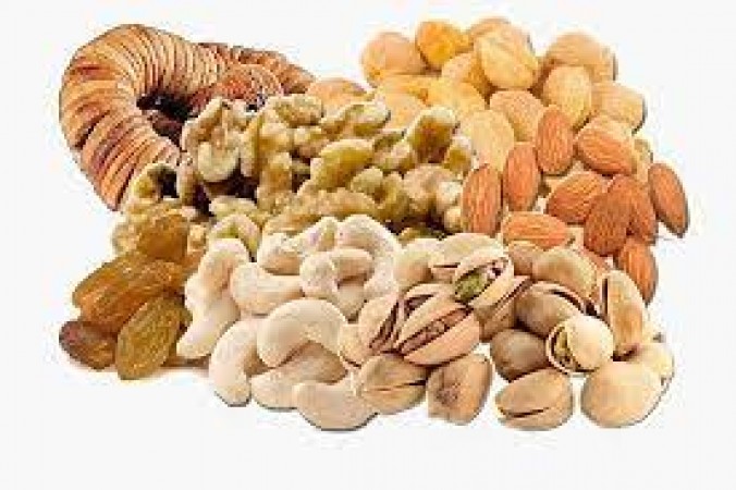 The Nutritional Powerhouses: Exploring the Benefits of Eating Dry Fruits