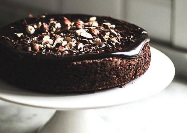 Make Eggless Chocolate Cake