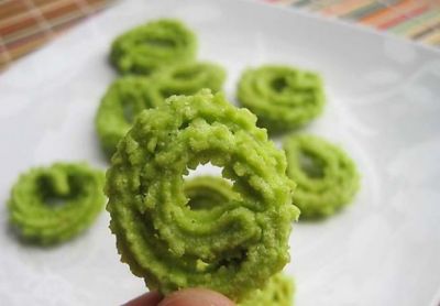 Palak Chakli is a healthy and tasty snack