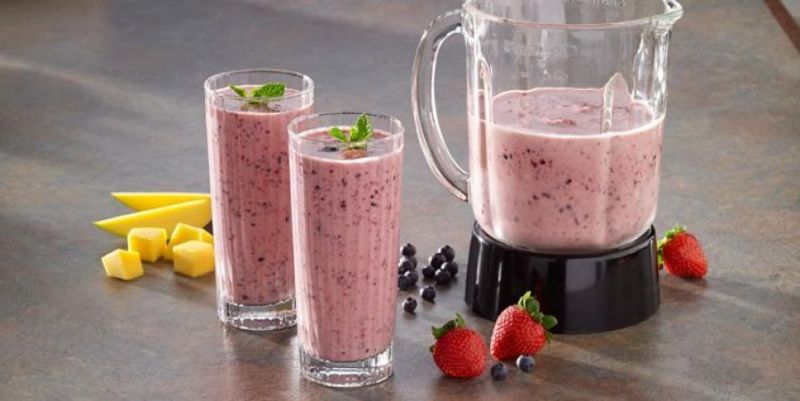 Make yourself refresh with Mango and Strawberry shake