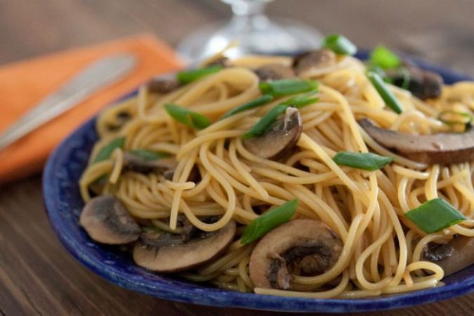 Chinese food Lovers! here's a mushroom noodles recipe for you