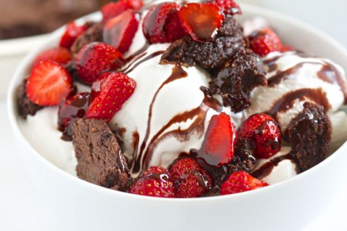 This is how you can make yummy Berries Sundae