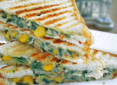 An easy to make and healthy recipe of Spinach Corn Sandwich