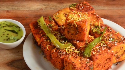Give a new twist to your food, make Tandoori Dhokla like this