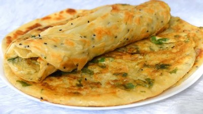 Be it breakfast or lunch, Chicken Egg Paratha is a perfect dish