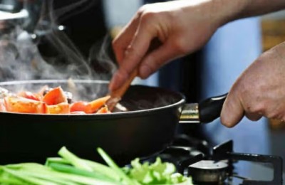 If you are cooking food in non-stick, then know from ICMR what a big mistake you are making, this is the safest way of cooking