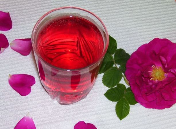 Prepare Rose Syrup at home