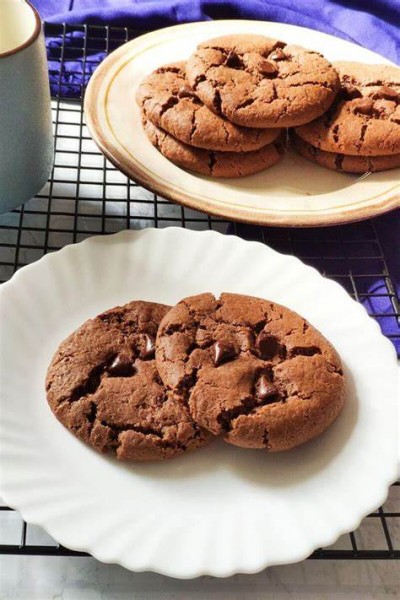A healthy recipe for coffee cookies with: Yasmin karachiwala
