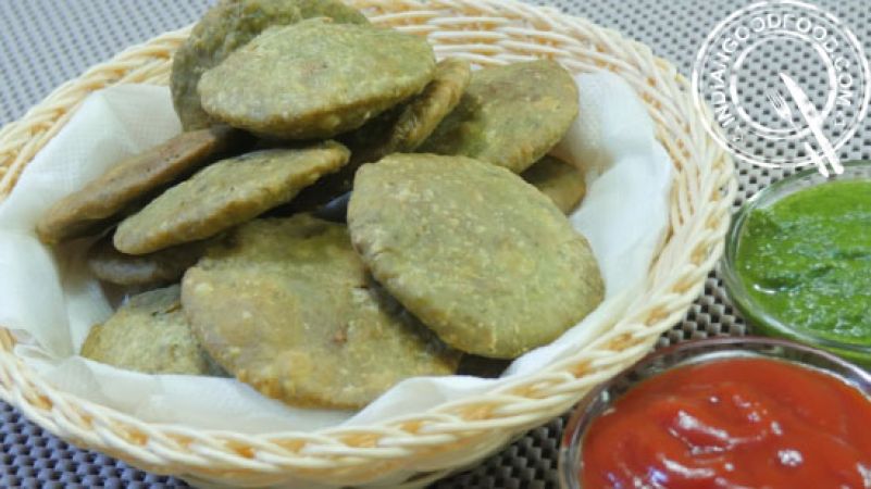 Palak Kachori recipe is too easy to make it at home