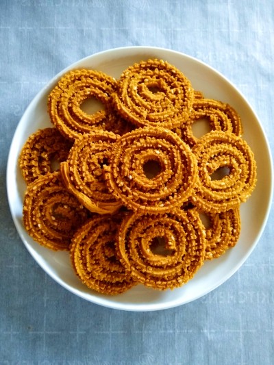 Make your Diwali healthy with baked chakli recipe
