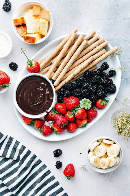 Make scrumptious chocolate fondue with this easy recipe
