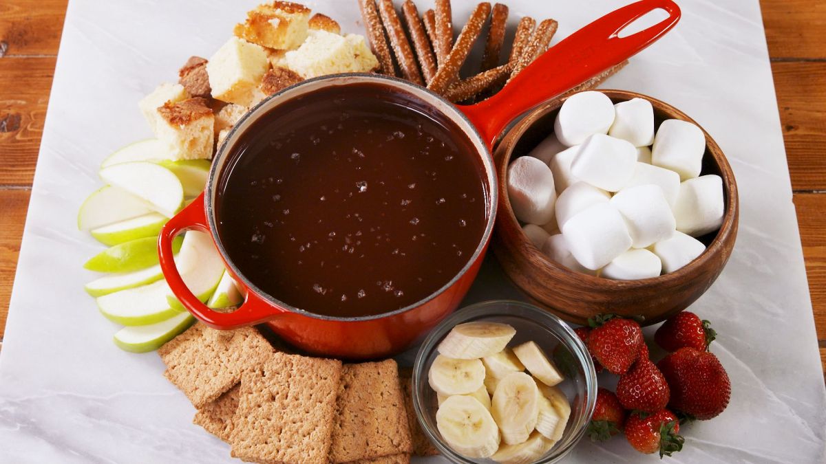 Make scrumptious chocolate fondue with this easy recipe