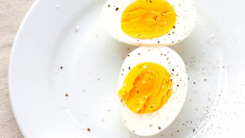Is there difficulty in peeling boiled eggs? This method will make this work very easy