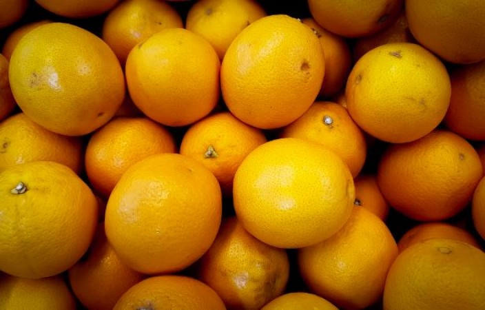 Guava, kiwi, and other fruits are among 5 that have more vitamin C than an orange