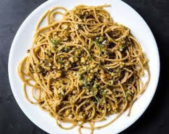 If you want to make something special on the weekend, make it with spaghetti and walnuts