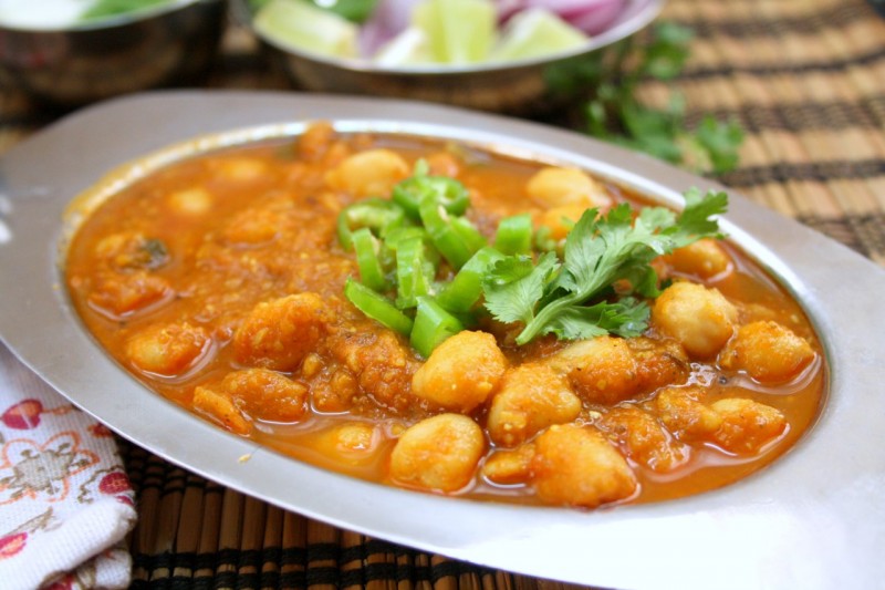 Make Street-Style Spicy Chole Kulche at Home, Know Recipe