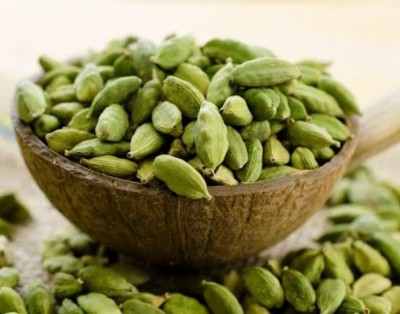 Do you also eat cardamom after meals? Know whether there is benefit or loss