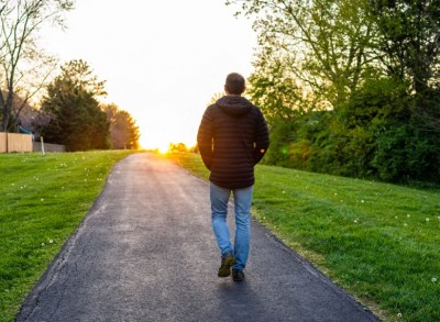 Should You Walk Slowly or Quickly After Eating?