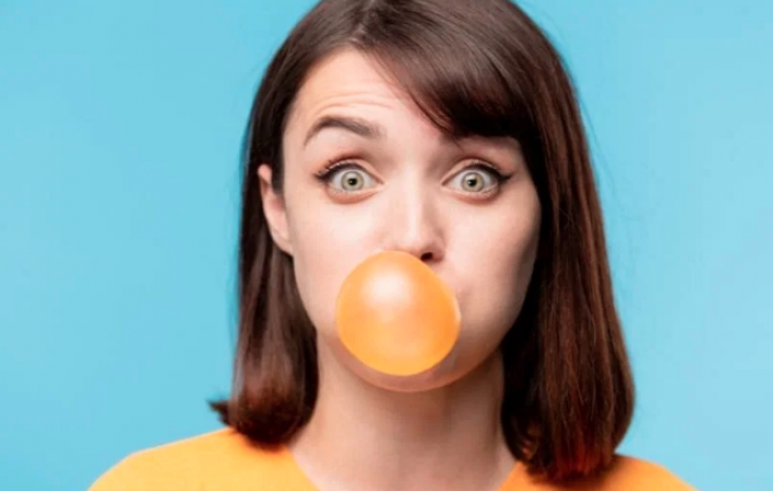 Does chewing gum reduce facial fat and is it effective for weight loss?