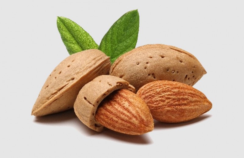 Effects of Consuming Too Many Almonds, According to Health Experts