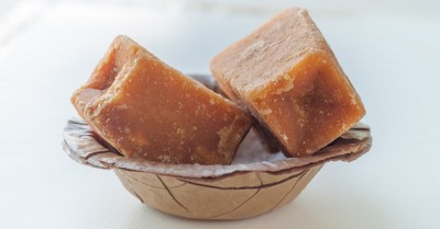 Eating Jaggery Daily? These Side-effects May Force You to Think Twice