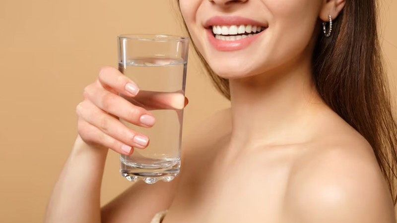 Hydration and Oral Care: Striking the Right Balance for a Healthier You
