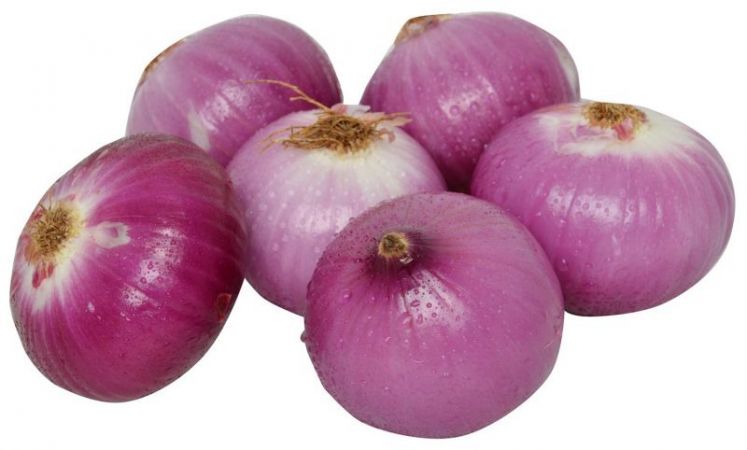 Raw onion protects against dangerous disease like cancer