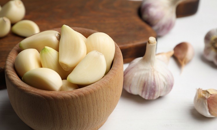 Know the Incredible Benefits of Consuming Garlic on Empty Stomach, Morning