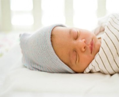 When does a new born baby sleep? Know how right and wrong it is to wake him up in between?