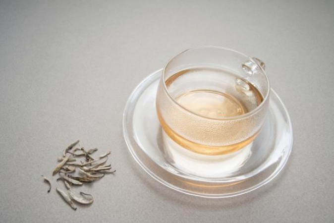 कैंसर के खतरे को कम करती है सफेद चाय