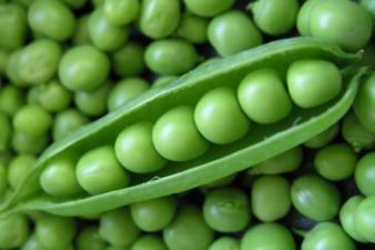 Green peas Keeps the cholesterol level in control