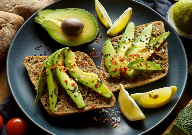 Health Benefits of eating avocado daily