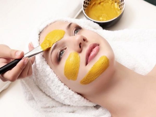 This Turmeric face pack will remove the dead skin