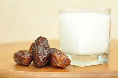 Milk with dry dates strengthen bones and teeth