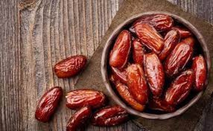 Start the day by eating dates, you will remain energetic throughout the day