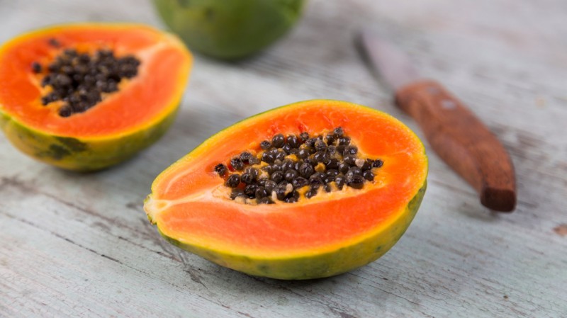 Is raw papaya healthier than ripe papaya for women? Know its benefits