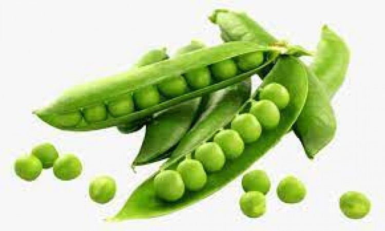 Peas are available in abundance in winter, use it to enhance beauty