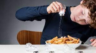 These diseases surround the body due to eating too much salt, know the way to avoid it