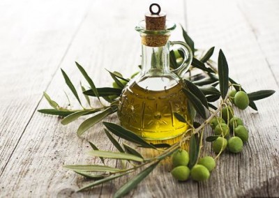 Olive oil is beneficial for skin and hair, use it like this