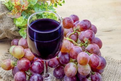 Drinking black grapes juice reduces the risk of heart attack