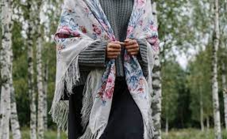 Include these five shawls in your winter collection, you will get style and royal look