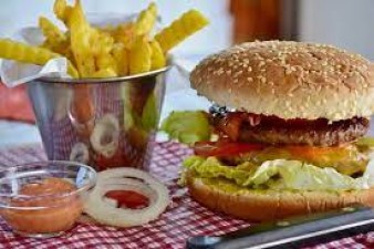 If children like junk food, then make hotel-like crispy and crunchy burgers at home instead of outside, note down the recipe