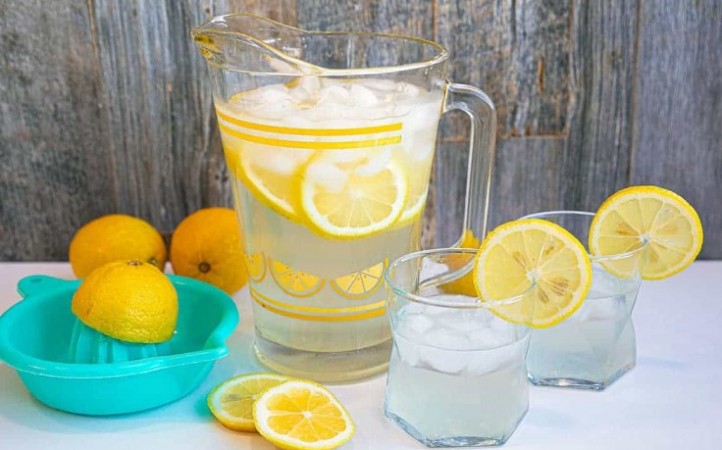 Know  the 10 Health Benefits of Drinking Lemon Water