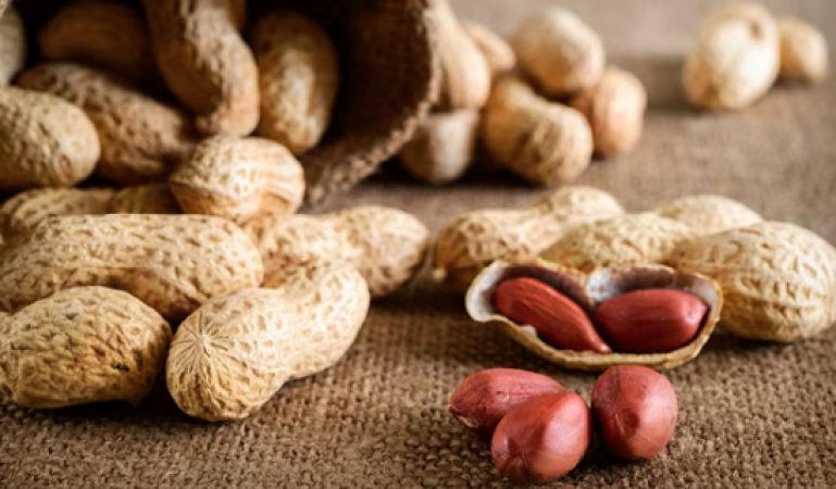From reducing weight to increasing memory, know the surprising benefits of eating peanuts